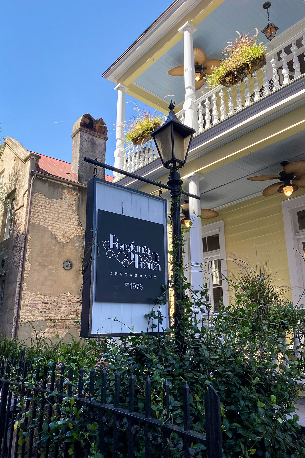 Poogan's Porch Restaurant | Where to Eat in Charleston | Best Food in Charleston | First Timer's Guide to 3 Days in Charleston South Carolina | What to do in Charleston | Charleston Travel Guide | Best Things to do in Charleston | Best Places to visit in Charleston