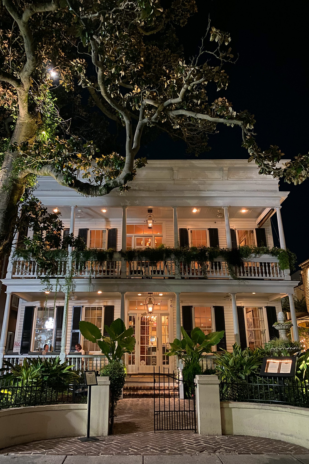 Husk Restaurant | Where to Eat in Charleston | Best Food in Charleston | First Timer's Guide to 3 Days in Charleston South Carolina | What to do in Charleston | Charleston Travel Guide | Best Things to do in Charleston | Best Places to visit in Charleston