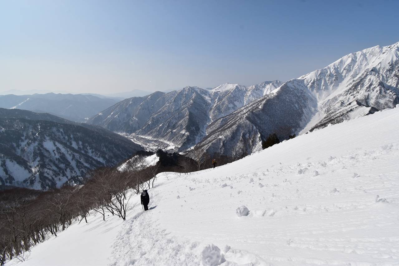 白毛門 谷川岳の絶好の展望台へ雪山登山