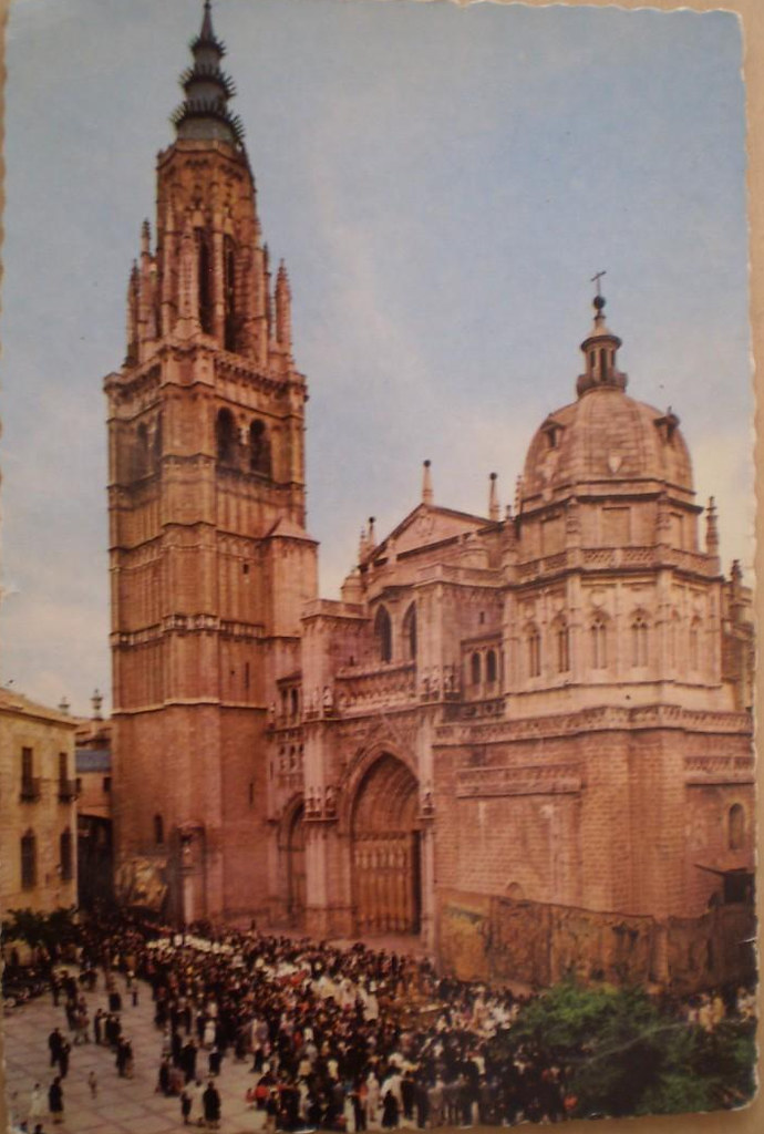 Catedral de Toledo durante la procesión del Corpus en los años 50. Postal de Pedro Esperón