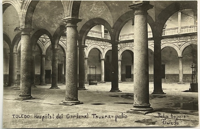 Patio del Hospital Tavera. Postal de Pedro Esperón