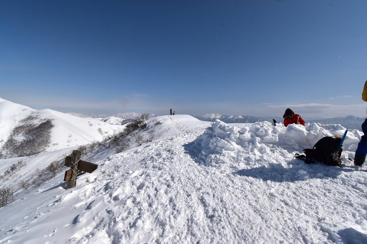 冬の白毛門山頂