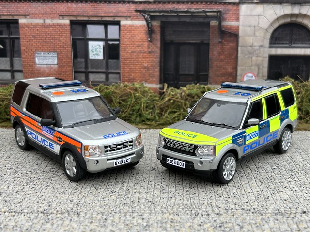 1/43 Met Police Land Rover Discovery EOD Models