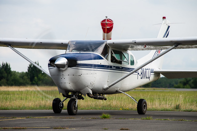 Flying the Cessna 206  F-BMCQ : Serial n°3 : the oldest airworthy C206 in the world