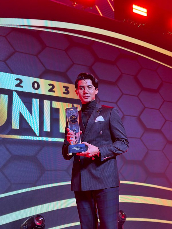 Zoey Rahman Terima Anugerah Male Celebrity Entrepreneur Award
