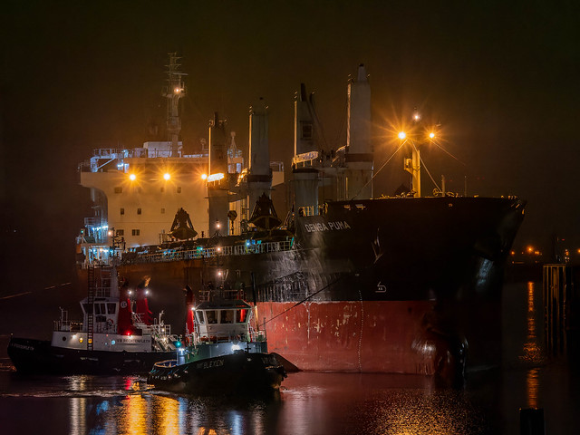 Night shift at the Bremen Industrial port