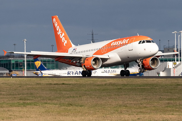 OE-LQE easyJet Airline Europe A319 London Stansted