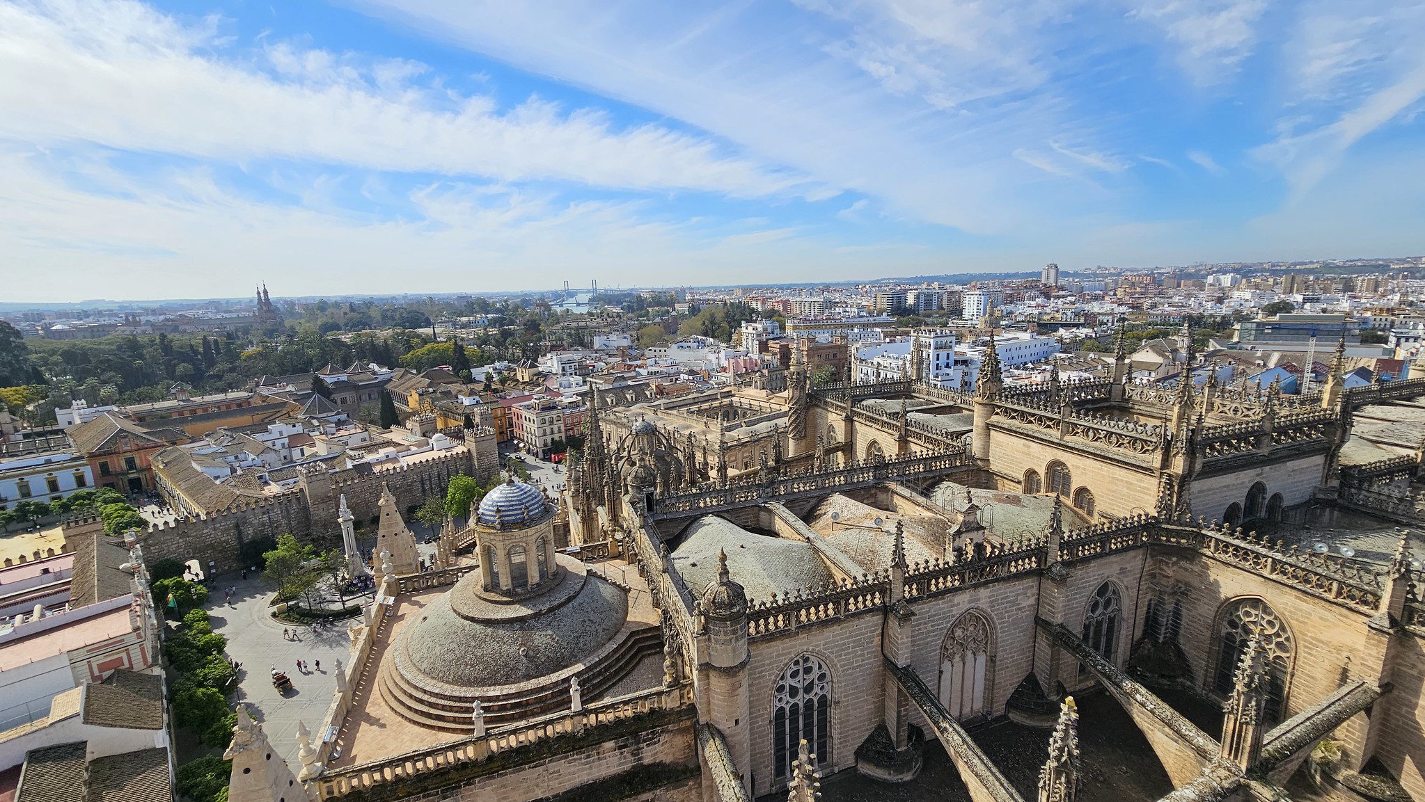 Initial view from the tower over the city of Seville