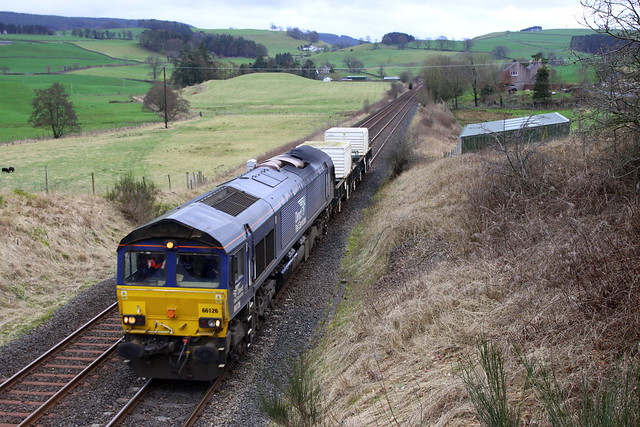 DRS 66126 with two flatrols