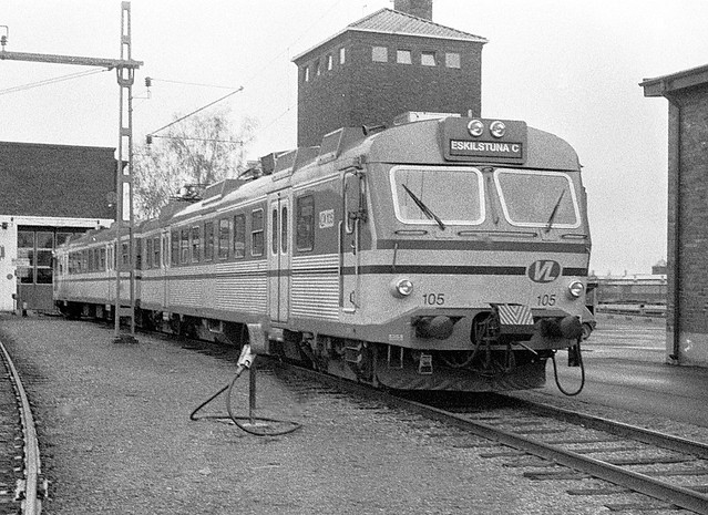 Västmanlands Lokaltrafik (VL) Class X10 No. 105 at Eskilustuna mpd on 29 Nov 1992