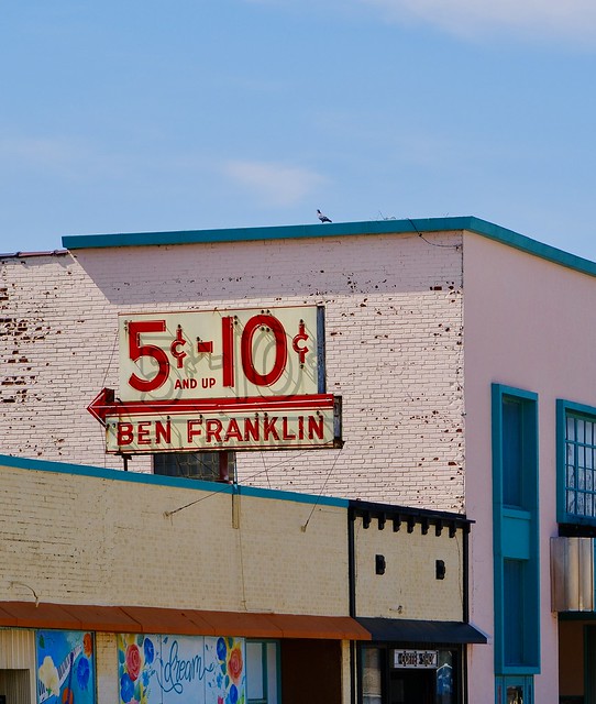 Before the Dollar Stores, there were FIVE & DIME STORES - This was a Ben Franklin's 5 & 10 with a NEON Sign - Englewood Section of Independence, Missouri USA
