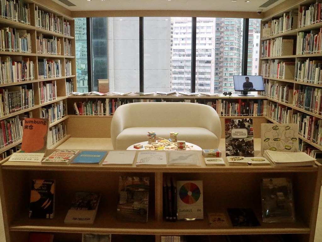 翻新後的圖書館有多種功能的閱讀空間
