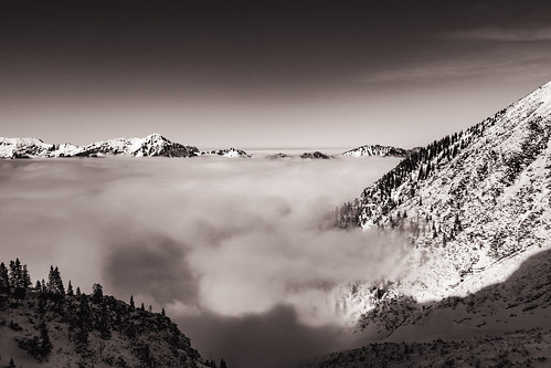 view graswang tal clouds wolken ammergauer alpen kreuzspitze skitour berge mountain skiing ski winter snow schnee fog nebel sepia monochrome