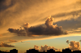 cumulus wolk bij avondlicht, Amsterdam 2023