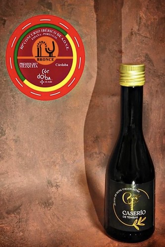 Imagen promocional del aceite de oliva virgen extra Caserío de Temisas