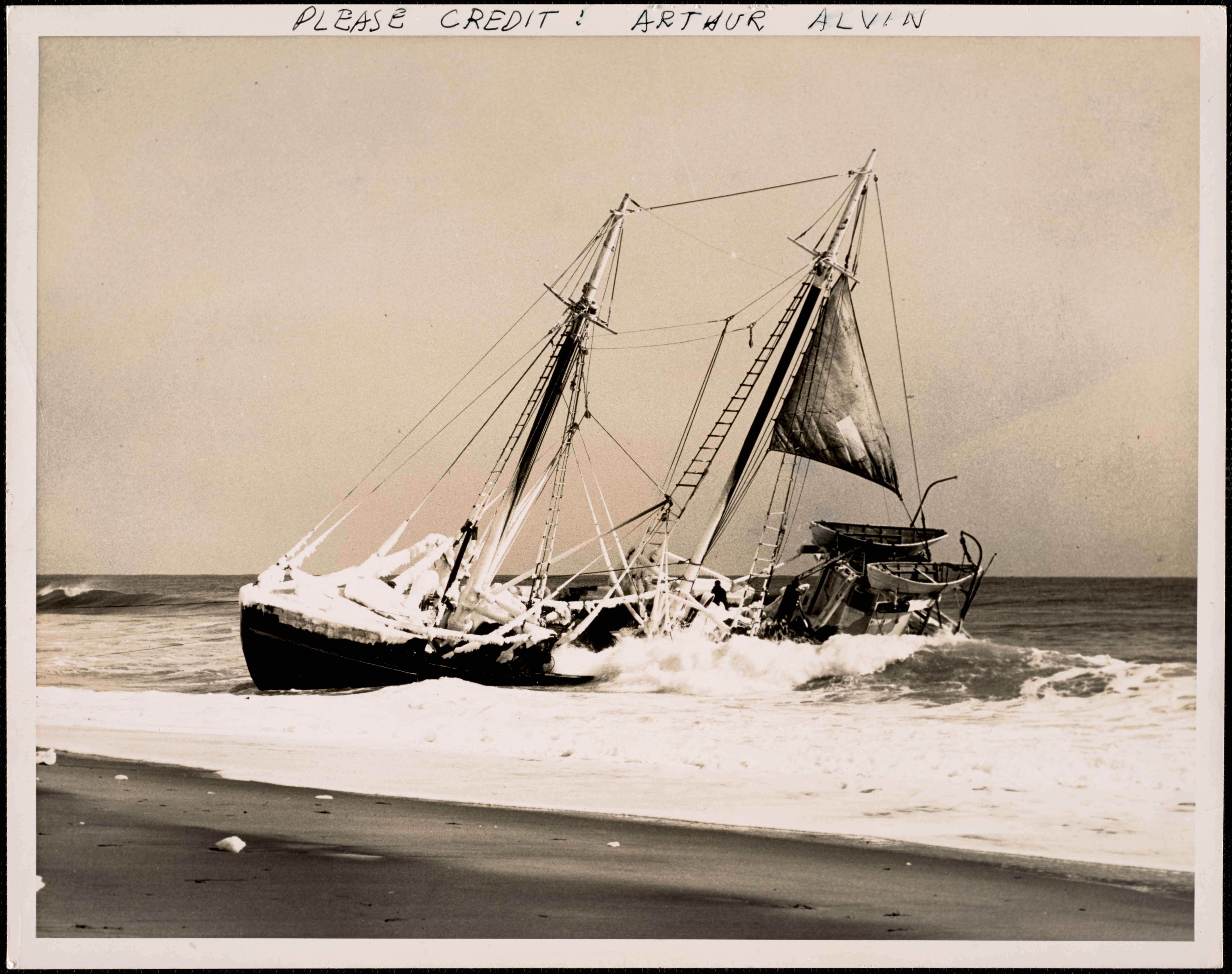 Arthur Alvin :: Wreck of Cape Ann, 1948. Eastham Historical Society. | src Digital Commonwealth