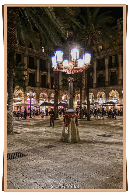 Plaça Reial, Carrer de Colom, La Rambla, Barcelona, Catalonia, Spain
