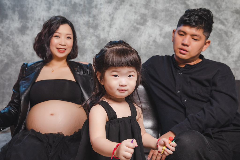 [親子寫真] 虹萱 全家福孕婦拍攝@迪司陽光攝影棚-最專業的團隊完成全家福照，拍出有溫度的照片! #兒童寫真