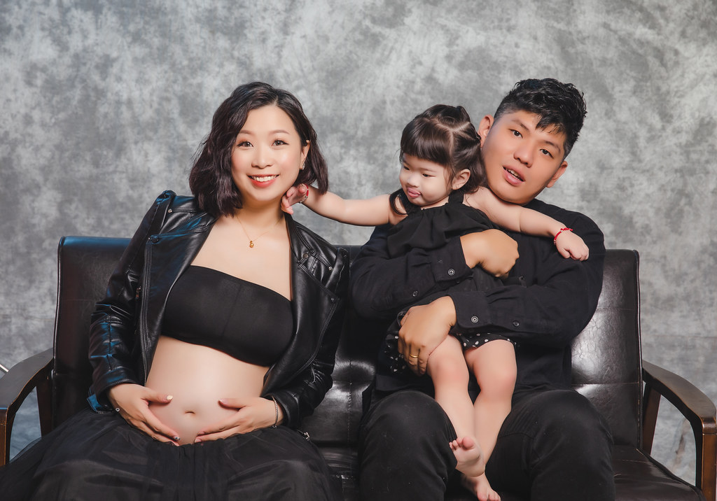 [親子寫真] 虹萱 全家福孕婦拍攝@迪司陽光攝影棚-最專業的團隊完成全家福照，拍出有溫度的照片! #孕婦寫真