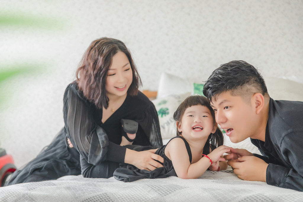 [親子寫真] 虹萱 全家福孕婦拍攝@迪司陽光攝影棚-最專業的團隊完成全家福照，拍出有溫度的照片! #親子寫真