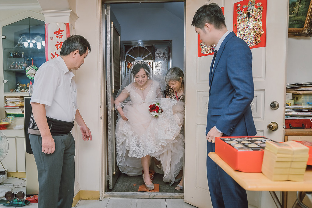 [婚禮攝影]煥文曉倩 文定迎娶@自宅-最專業的團隊完成每場完美婚禮紀錄，拍的不只好更要快! #即拍即印