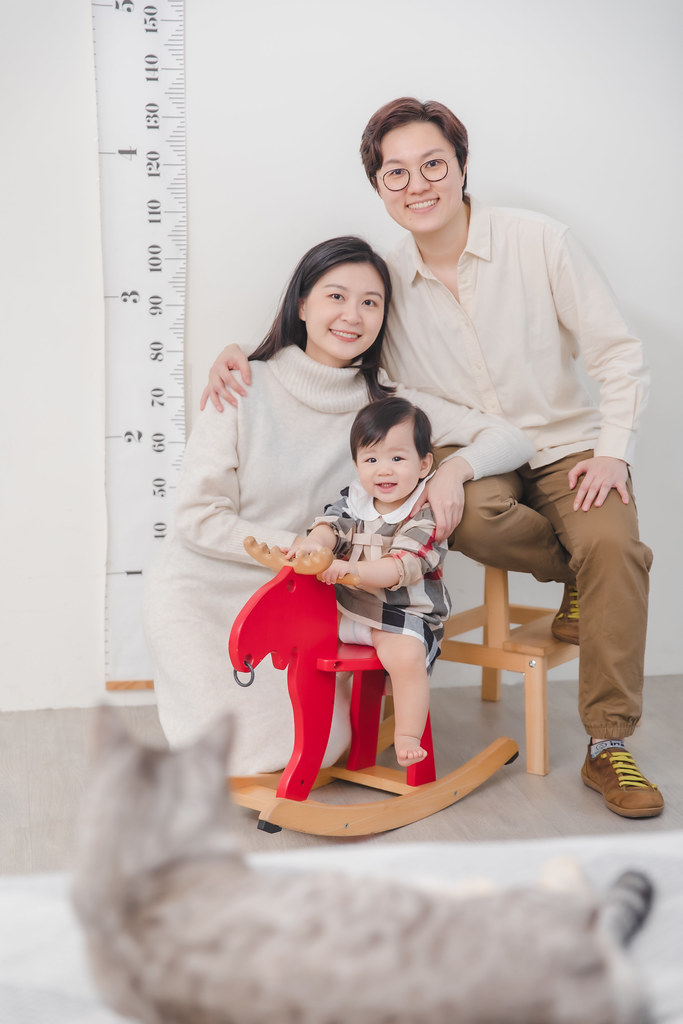 [親子寫真]王艾倫 全家福拍攝@迪司陽光攝影棚-最專業的團隊完成全家福照，拍出有溫度的照片! #