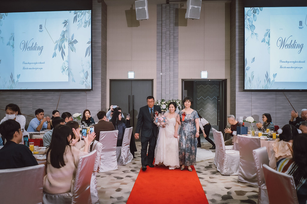 [婚禮攝影]羽萱邑安 午宴@台北將捷金鬱金香酒店-最專業的團隊完成每場完美婚禮紀錄，拍的不只好更要快! #婚攝作品