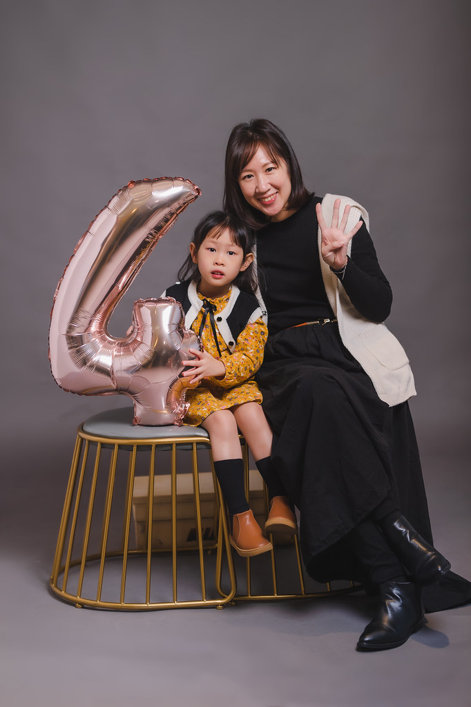 [親子寫真]葉雅萍 全家福拍攝@迪司陽光攝影棚-最專業的團隊完成全家福照，拍出有溫度的照片! #