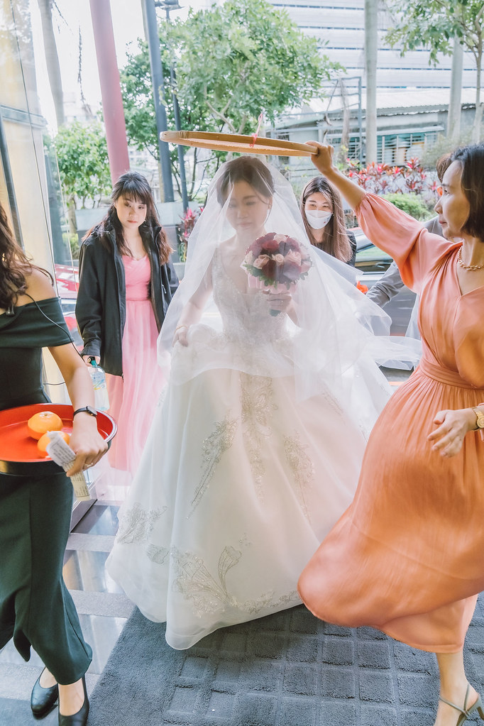 [婚禮攝影]國凍怡君 早儀午宴@新店豪鼎-最專業的團隊完成每場完美婚禮紀錄，拍的不只好更要快! #婚攝作品