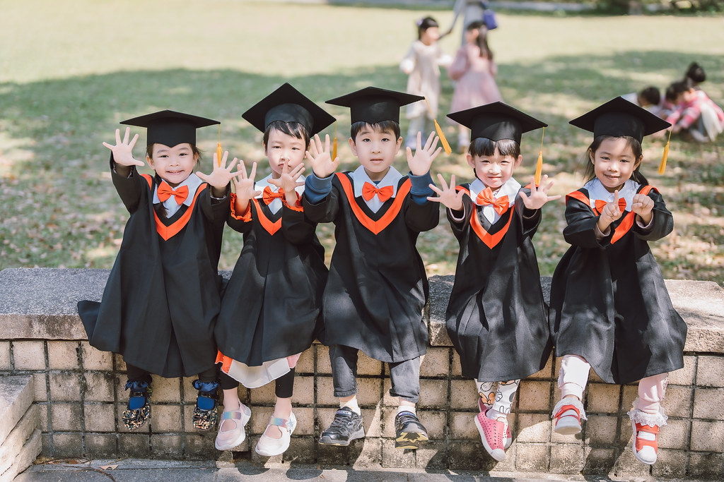 [畢業寫真]  2023年橘子幼稚園 畢業照拍攝 @迪司陽光攝影棚-最專業的團隊完成全家福照，拍出有溫度的照片! #