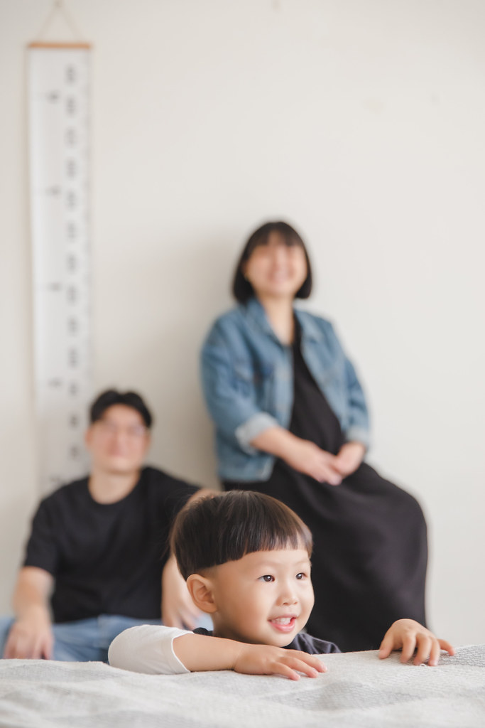 [親子寫真]  蔡心儀  全家福 孕婦拍攝@迪司陽光攝影棚-最專業的團隊完成全家福照，拍出有溫度的照片! #兒童寫真