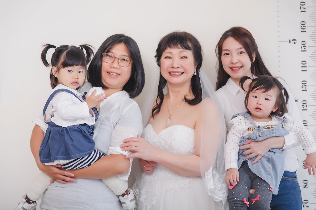 [親子寫真]王韻惠  全家福拍攝@迪司陽光攝影棚-最專業的團隊完成全家福照，拍出有溫度的照片! #孕婦寫真