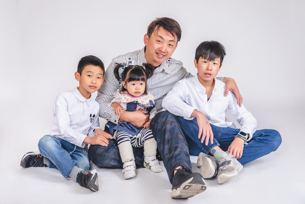 [親子寫真]王韻惠  全家福拍攝@迪司陽光攝影棚-最專業的團隊完成全家福照，拍出有溫度的照片! #兒童寫真
