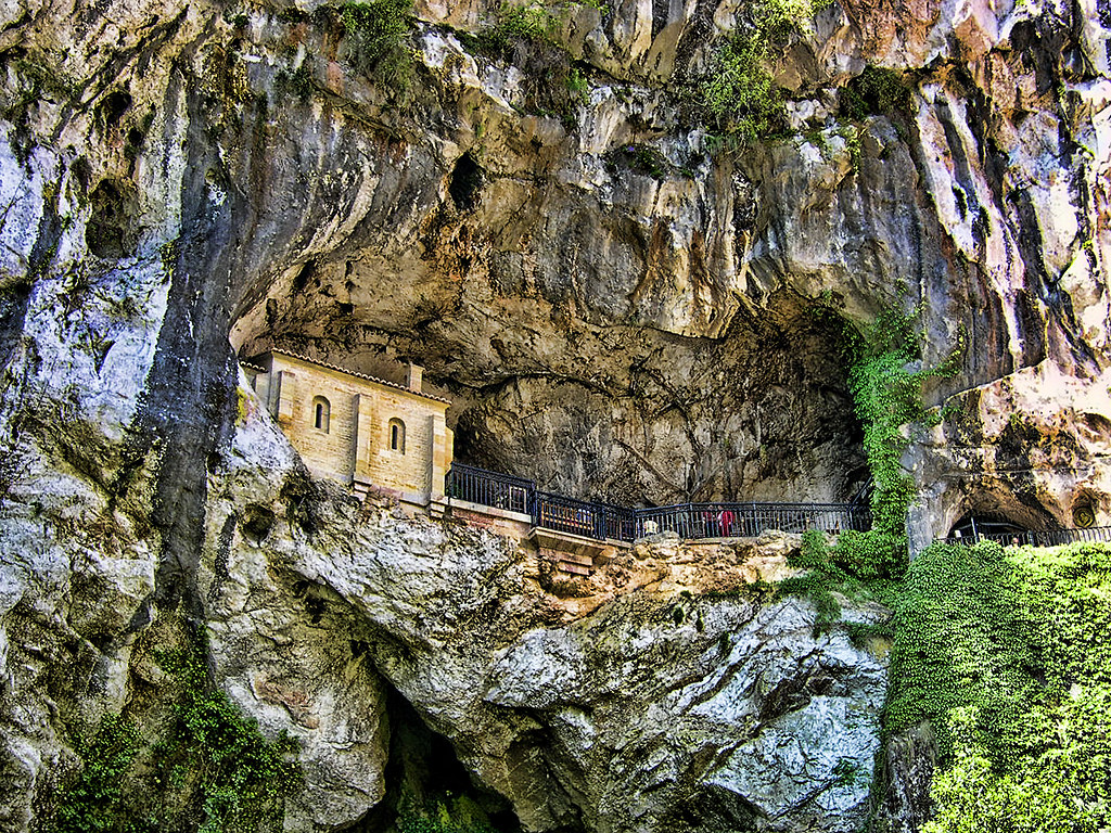DSCN4881 - La Santa Cueva de Covadonga
