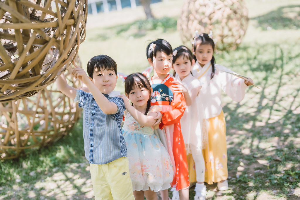 [畢業寫真]  2023年橘子幼稚園 畢業照拍攝 @迪司陽光攝影棚-最專業的團隊完成全家福照，拍出有溫度的照片! #親子寫真
