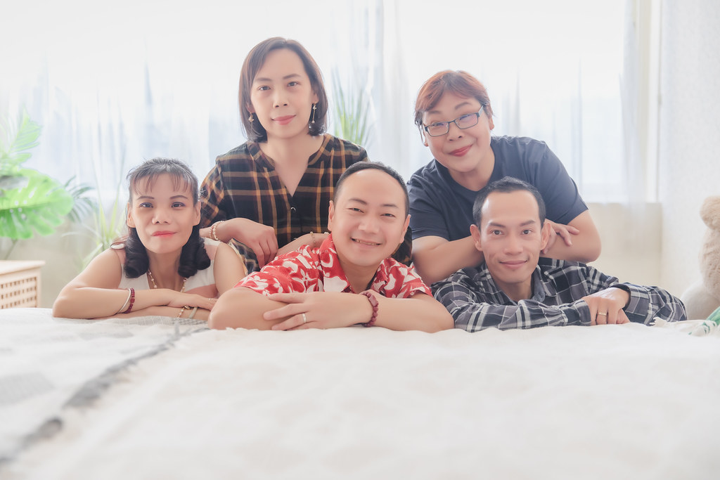 [親子寫真]  陳俊澤 全家福拍攝@迪司陽光攝影棚-最專業的團隊完成全家福照，拍出有溫度的照片! #孕婦寫真