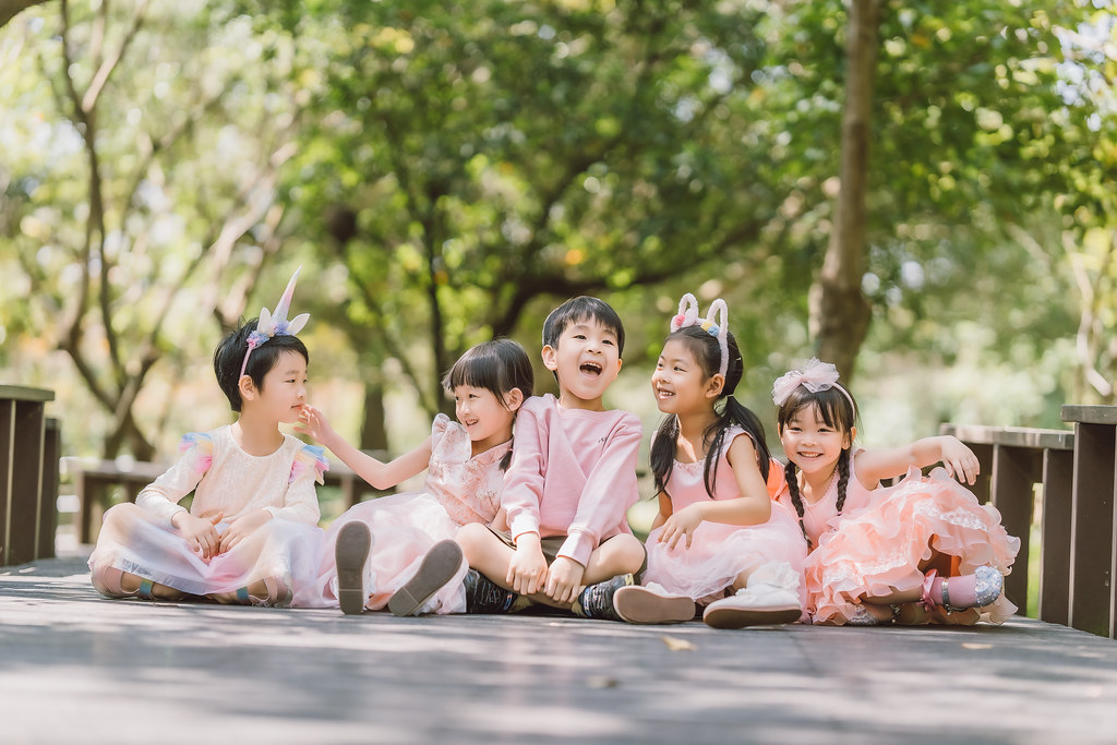 [畢業寫真]  2023年橘子幼稚園 畢業照拍攝 @迪司陽光攝影棚-最專業的團隊完成全家福照，拍出有溫度的照片! #兒童寫真