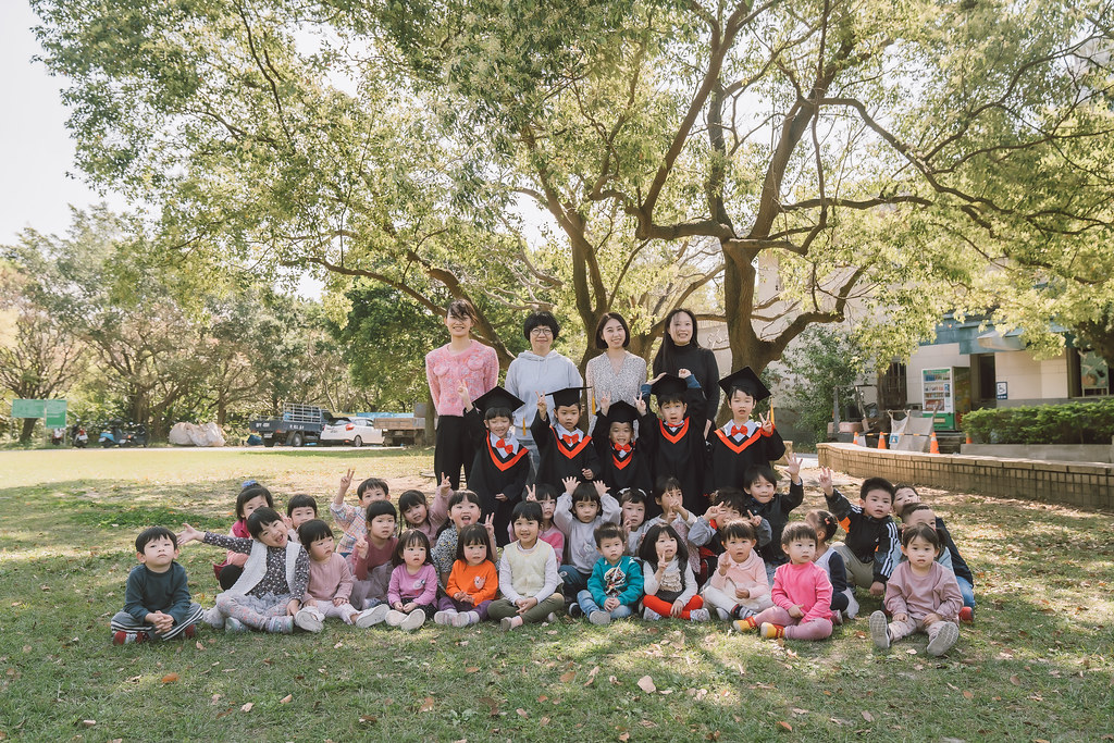 [畢業寫真]  2023年橘子幼稚園 畢業照拍攝 @迪司陽光攝影棚-最專業的團隊完成全家福照，拍出有溫度的照片! #畢業照