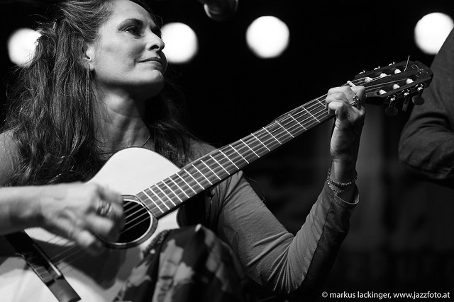 Marieta Veliz: guitar, vocals