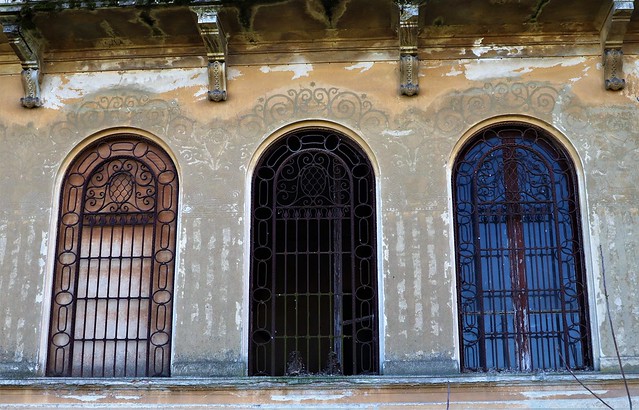 Le misteriose finestre di Villa Cerri.  The mysterious windows of Villa Cerri.