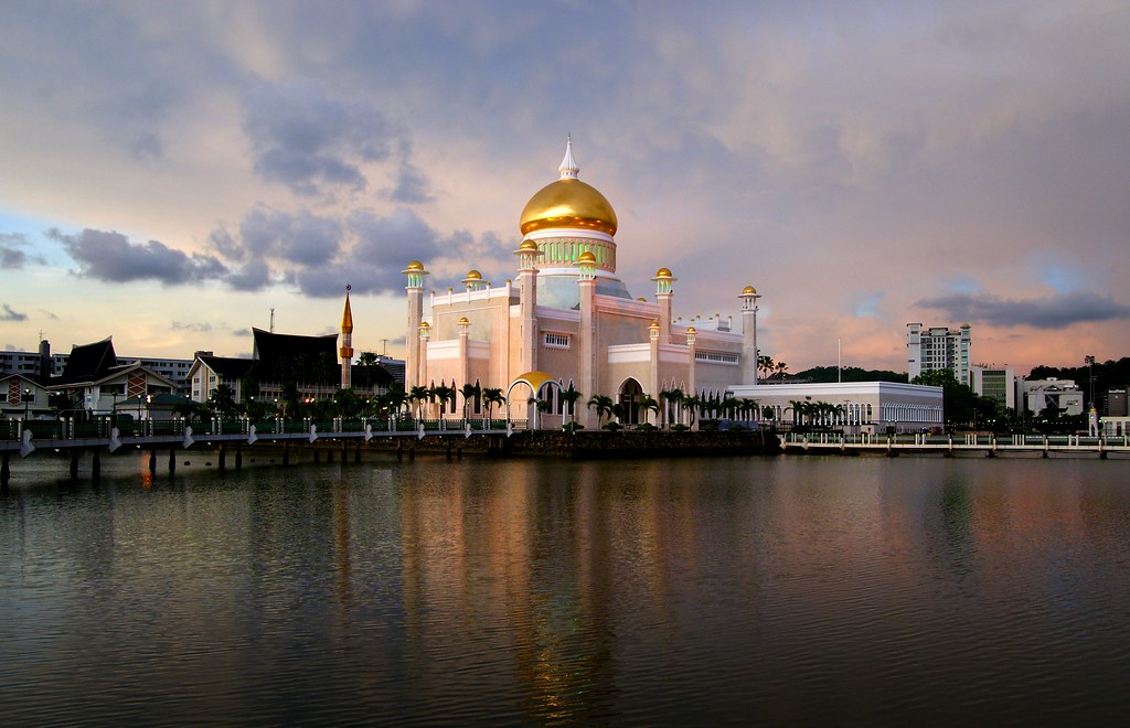 Omar Ali Saifuddien Mosque. Brunei.