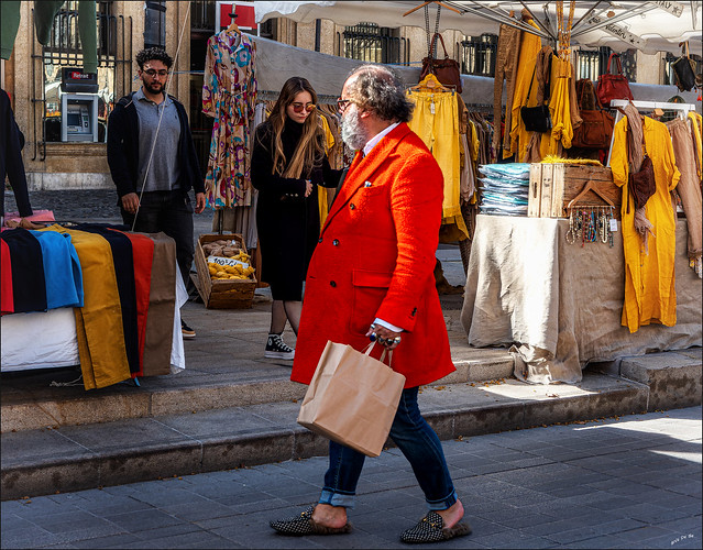 Le manteau  orange.. / The orange coat..