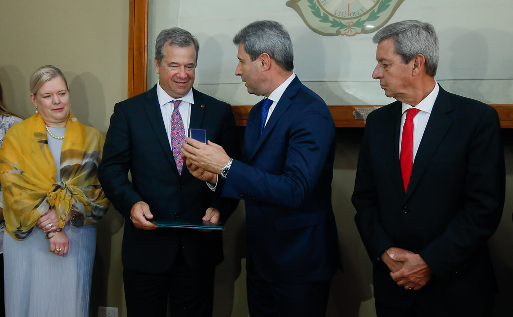 El gobernador y el embajador de Canadá en la Argentina dialogaron sobre ...