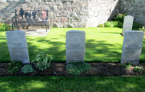 Dyce War Graves