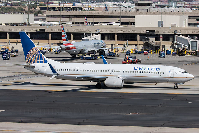 United Airlines Boeing 737-924/ER N69838