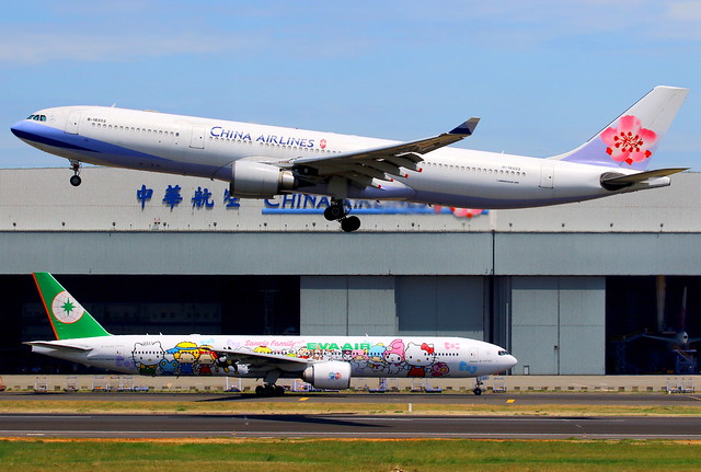 China Airlines 中華航空 Airbus A330-302 B-18303