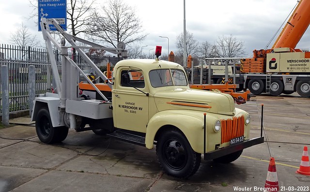 Ford 699T V8 tow truck 1946