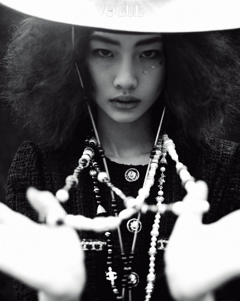 Hoyeon-Jung-Vogue-Korea-Cover-Photoshoot10