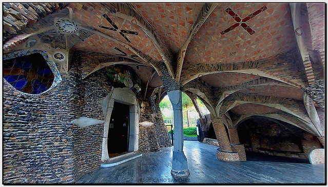 Cripta de la Colònia Güell, Santa Coloma de Cervelló (el Baix Llobregat, Catalunya)