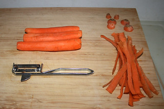 01 - Peel carrots / Möhren schälen
